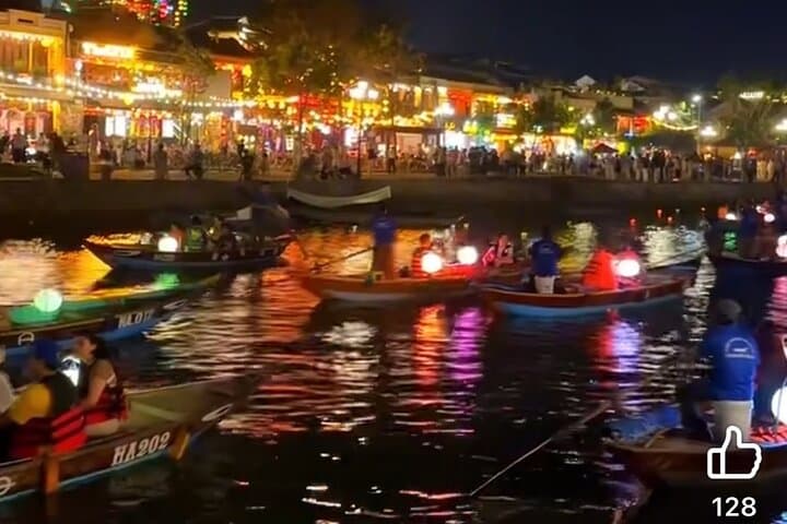 Hoi An Evening Boat Ride & Lantern Release on the Hoai River photo 3