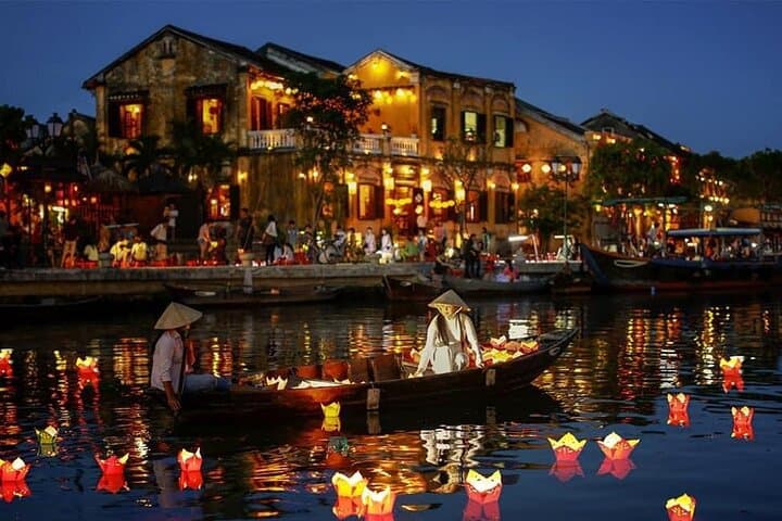 Hoi An Evening Boat Ride & Lantern Release on the Hoai River photo 5