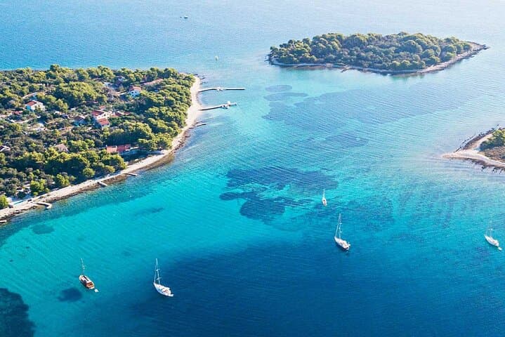 Private Blue Lagoon & 3-Island Boat Tour from Split — Blue Water Snorkeling and Island Stops photo 4