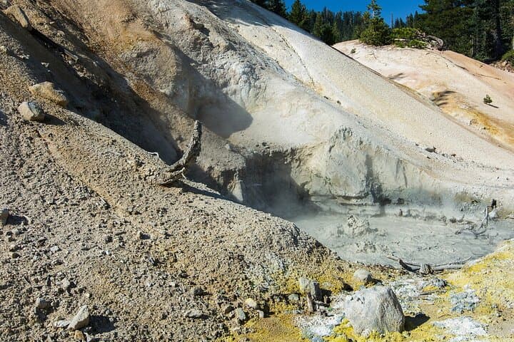 Drive Lassen Volcanic National Park: Self-Guided Audio Tour of Peaks, Hot Springs & Lakes photo 2