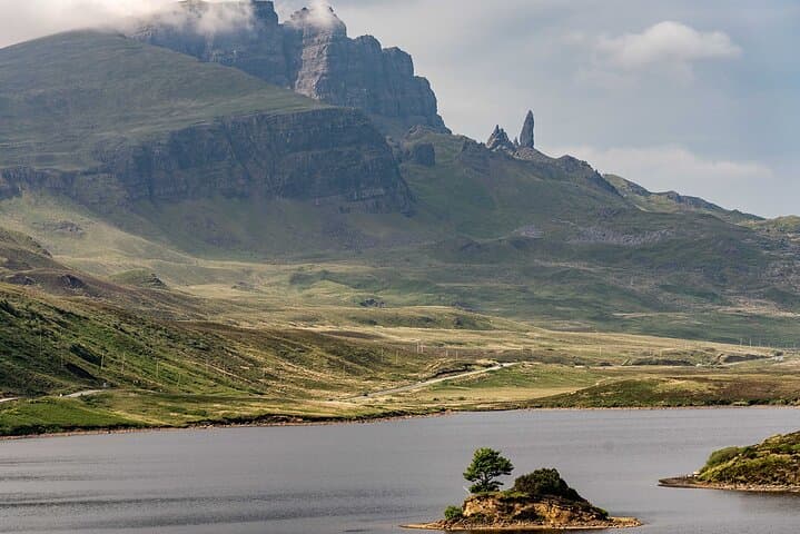Private Full-Day Isle of Skye Tour from Inverness — Luxury Executive Transfer to Skye's Highlights photo 6