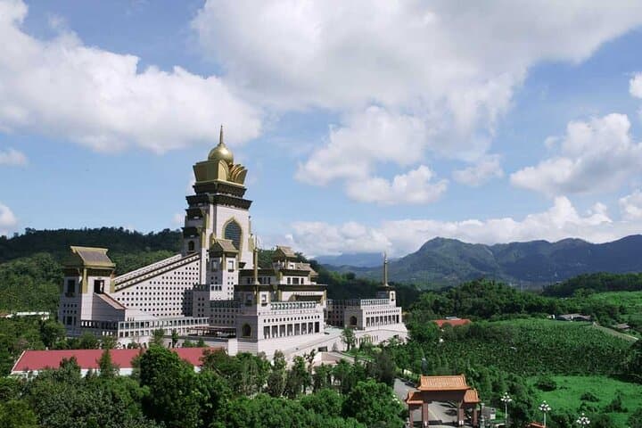 Highland Escape: Qingjing Farm and Puli Day Tour from Taichung