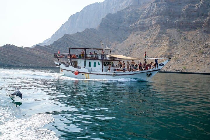 Musandam Dhow Cruise and Jebel Harim Mountain Safari 2-Day Tour photo 5
