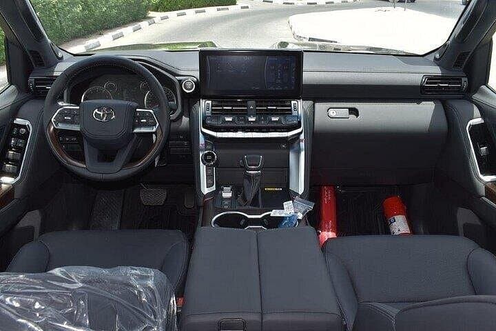 Full-Day Private Driver in Dubai & Abu Dhabi: Comfort, Flexibility, Local Insight photo 3