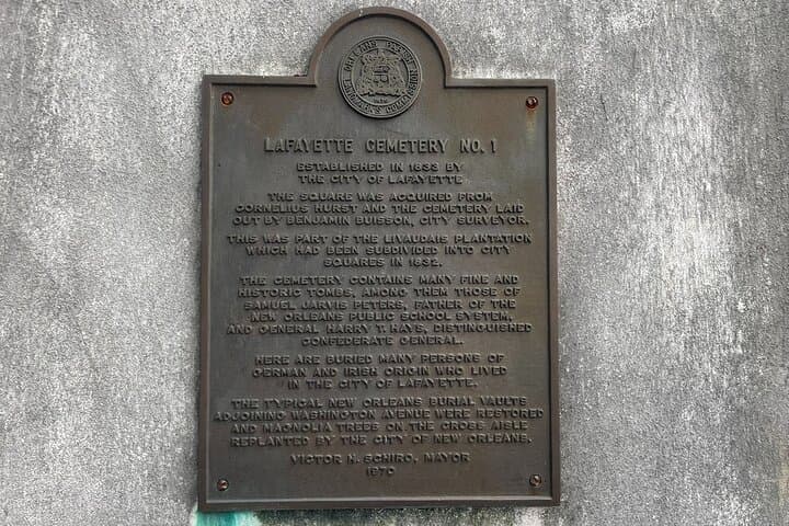 Garden District Cemetery Anne Rice & True Crime Walking Tour in New Orleans photo 2