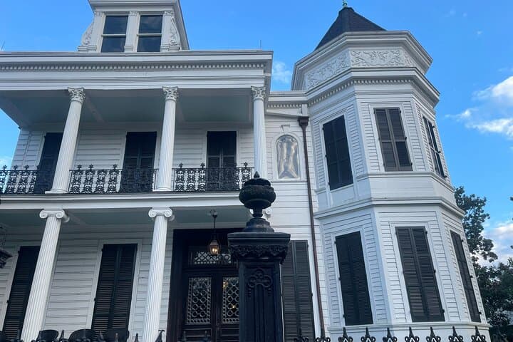 Garden District Cemetery Anne Rice & True Crime Walking Tour in New Orleans photo 4