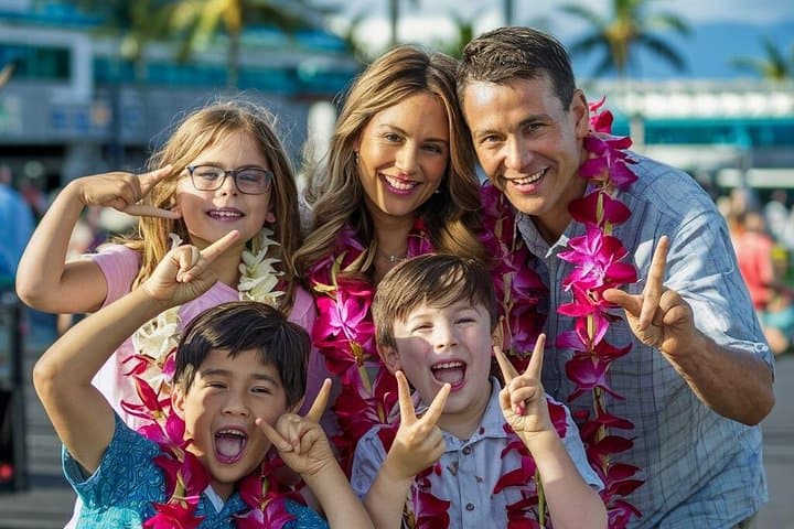Seamless Lei Greeting Transfer: HNL Airport to Ko Olina Arrival photo 2