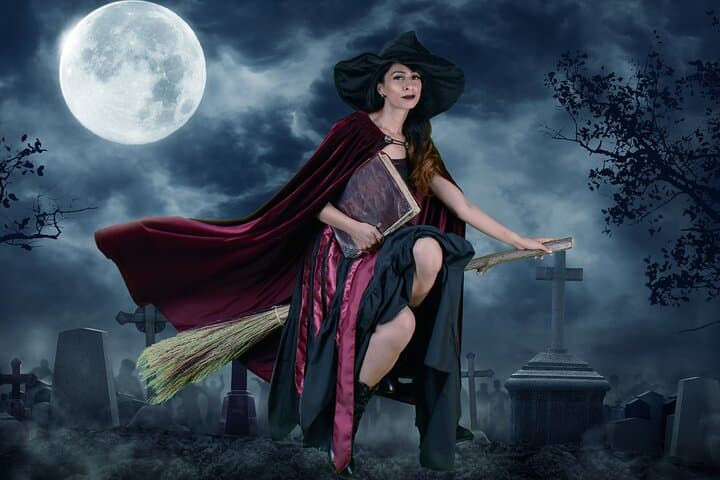 Fly Like a Witch: Magick Broom Green Screen Portraits in Salem