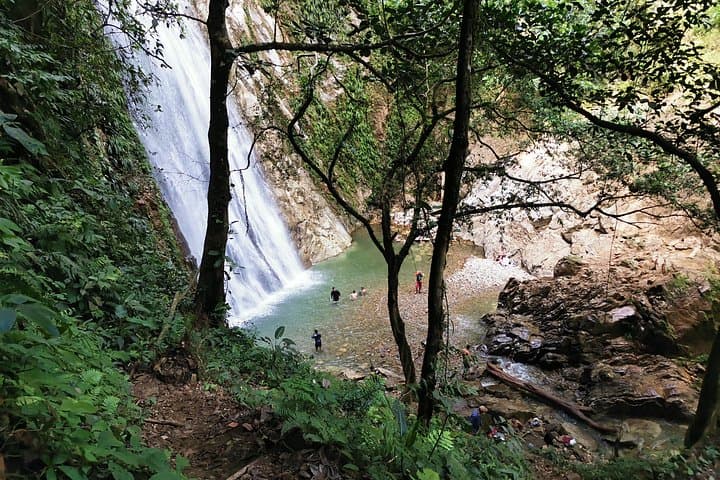 Swim Under El Tagual: Day Hike and Waterfall Swim from Medellín photo 4