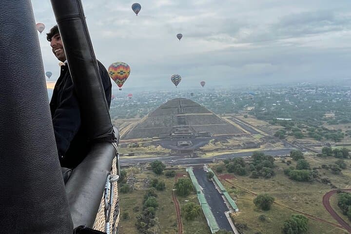 Hot Air Balloon Over Teotihuacan: Sunrise Flight, Cave Breakfast & Pyramids photo 4