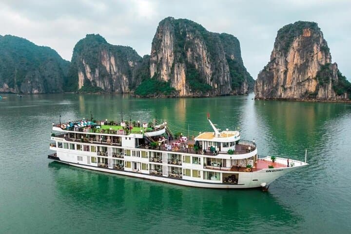 Luxury Halong Bay Overnight Cruise with Ninh Binh Drop-Off photo 2
