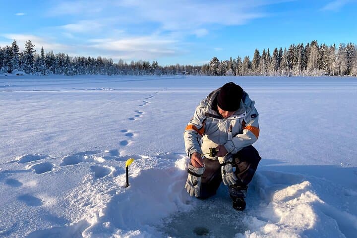 Levi Ice Fishing: Small-Group Perch Fishing Experience in Lapland photo 4