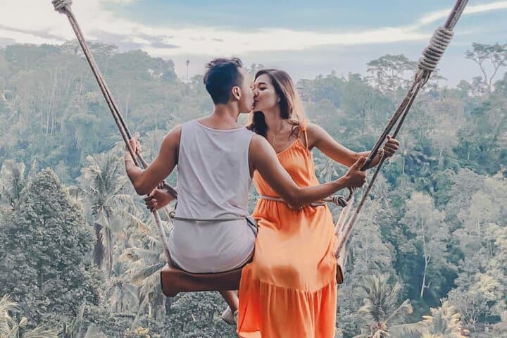 ubud-bali-swing-monkey-forest-and-waterfalls-full-day-tour