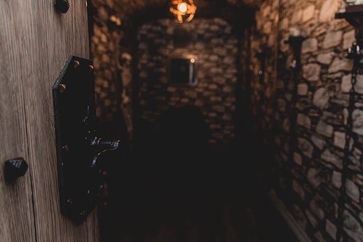 Face the Ghost of Mary Queen of Scots: Glasgow West End Escape Room