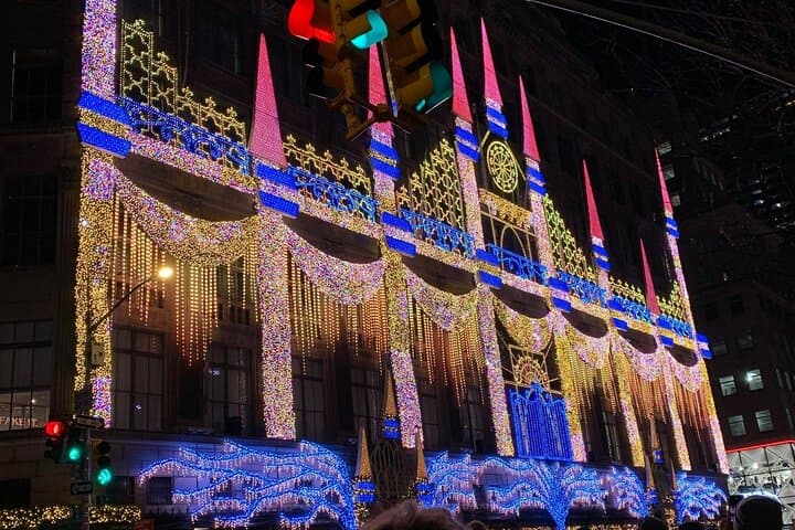 Midtown New York Holiday Lights and Sights Walking Tour: Rockefeller Tree & Window Displays