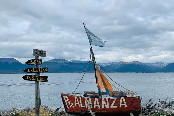 Penguin Watching & Centolla Route from Ushuaia — Zodiac Cruise to Isla Martillo photo 4