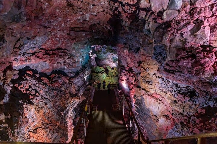 Reykjavík Evening Lava Tunnel & Northern Lights Tour — Raufarhólshellir Adventure photo 2