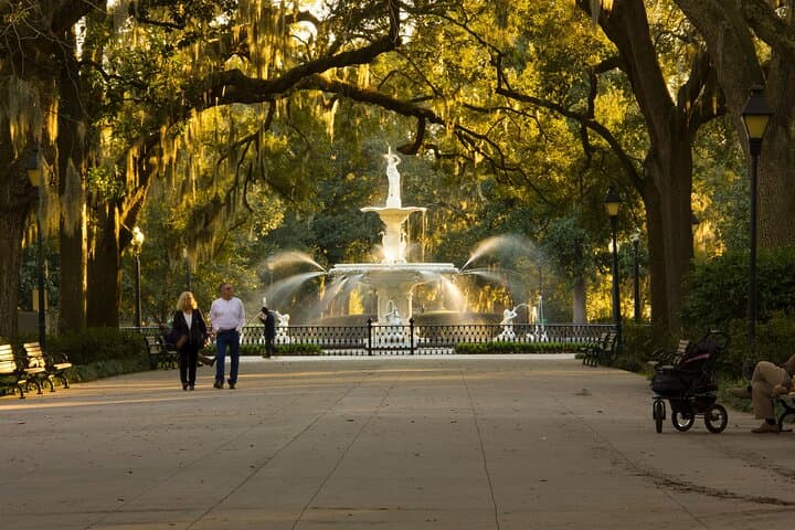 Savannah Historic Walking Tour: Squares, Stories, and Southern Streets