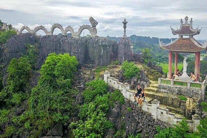 Day in Ninh Binh: Hoa Lu, Trang An Sampan & Mua Cave Climb photo 2