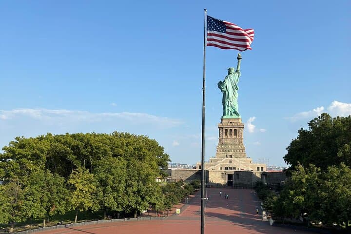 Statue of Liberty Skip-the-Queue Tour with Audio Guide — Liberty & Ellis Islands photo 6