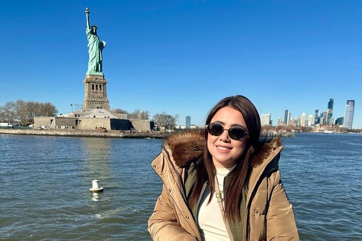 Statue of Liberty Skip-the-Queue Tour with Audio Guide — Liberty & Ellis Islands photo 3