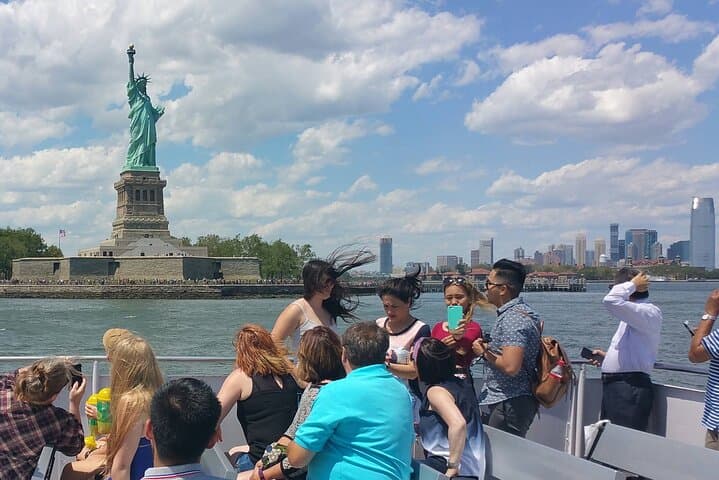 Statue of Liberty Skip-the-Queue Tour with Audio Guide — Liberty & Ellis Islands photo 4