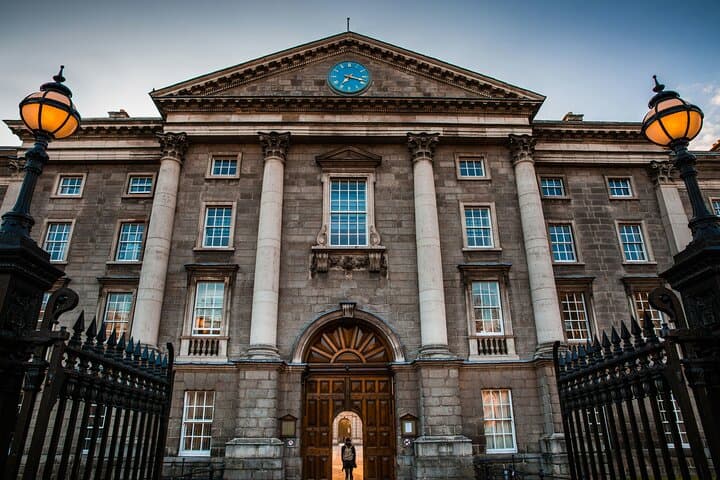 Dublin Day Trip from Belfast: 10-Hour Guided Tour to Trinity College & Dublin Castle