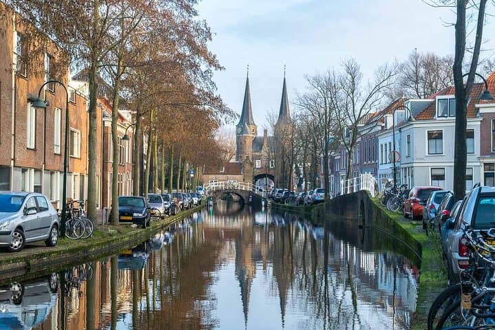 Between Windmills and Canals: Kinderdijk, Delft & The Hague Day Tour from Amsterdam photo 4