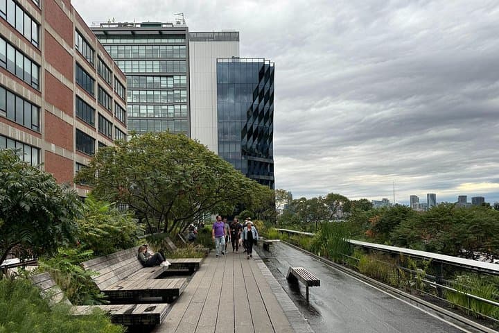Chelsea and the High Line: An Urban Architecture Walking Tour in NYC photo 4