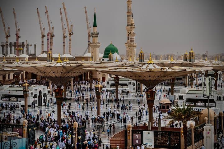 Half-Day Medina Tour: Al-Masjid an-Nabawi, Quba Mosque & Historic Sites photo 1