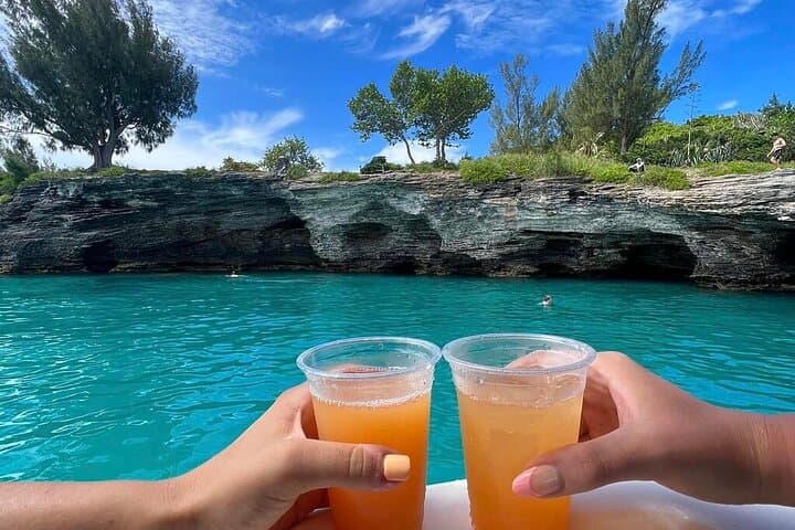 Private Bermuda Boat Charter: Cliff Jumping, Shipwrecks & Island Sightseeing