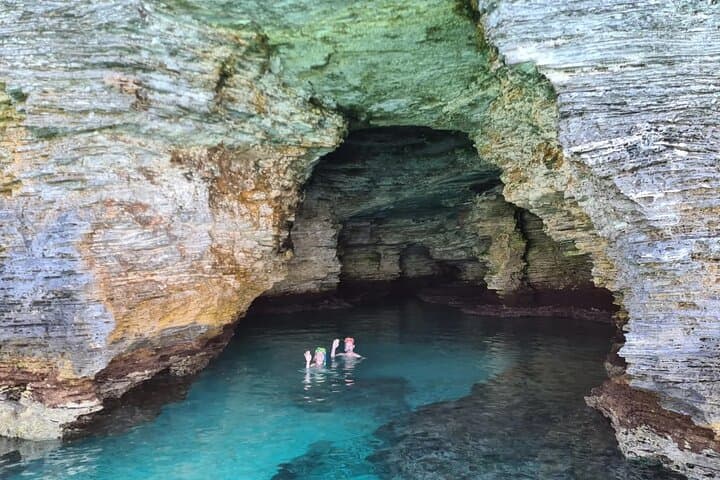 Private Bermuda Boat Charter: Cliff Jumping, Shipwrecks & Island Sightseeing photo 2