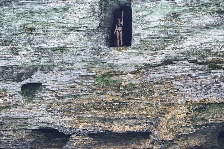Private Bermuda Boat Charter: Cliff Jumping, Shipwrecks & Island Sightseeing photo 3