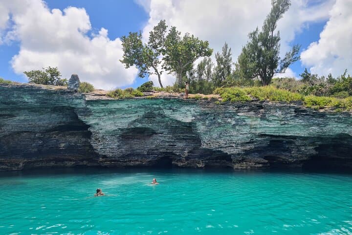 Private Bermuda Boat Charter: Cliff Jumping, Shipwrecks & Island Sightseeing photo 5