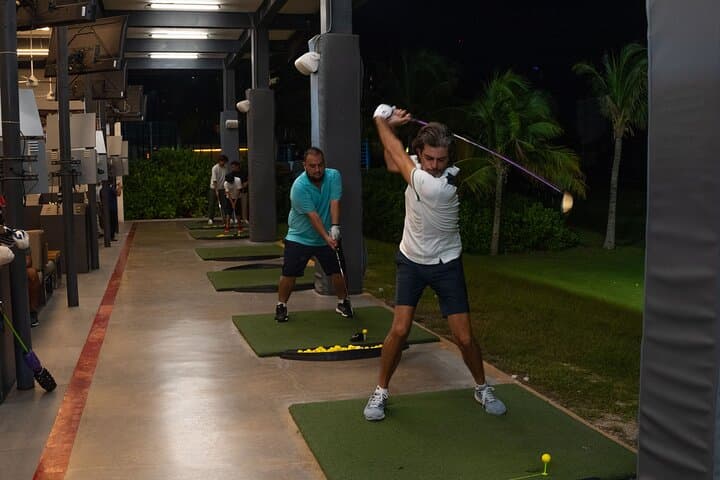 Sunset-to-Night Toptracer Golf in Cancún: Driving-Bay Fun After Dark
