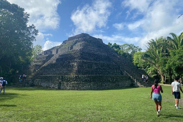 Jungle to Sea: Chacchoben Ruins & Mahahual Snorkeling Day Tour