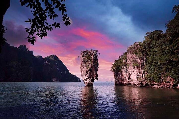Phi Phi to James Bond Island: 2-Day Phuket Twilight Boat & Canoe Adventure