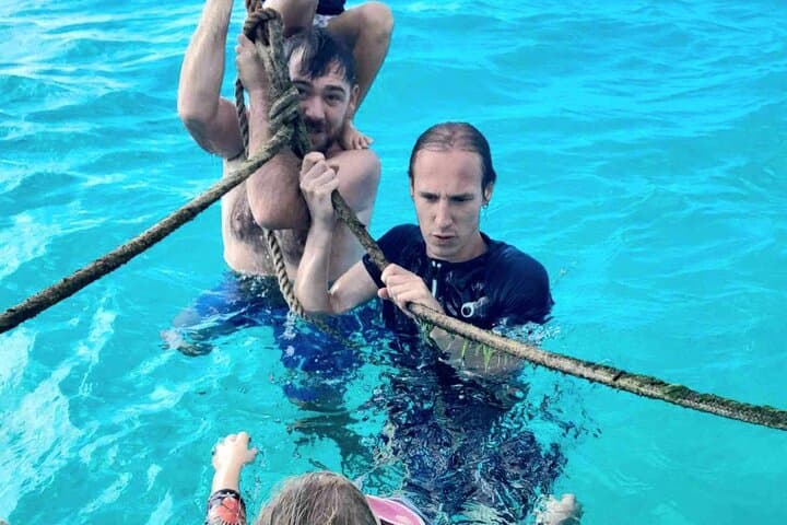 Private Half-Day Sailing on Tahiti's Blue Lagoon with Snorkeling and Wreck Dive photo 4