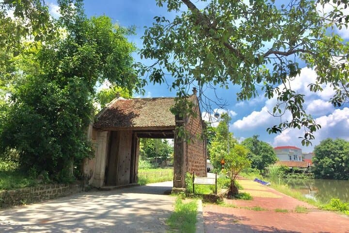 Duong Lam Ancient Village and Thay Pagoda: A Private Cultural Day Trip from Hanoi