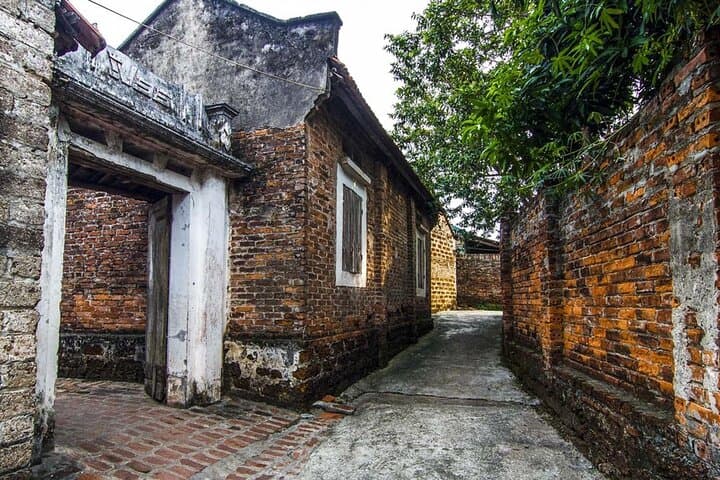 Duong Lam Ancient Village and Thay Pagoda: A Private Cultural Day Trip from Hanoi photo 5