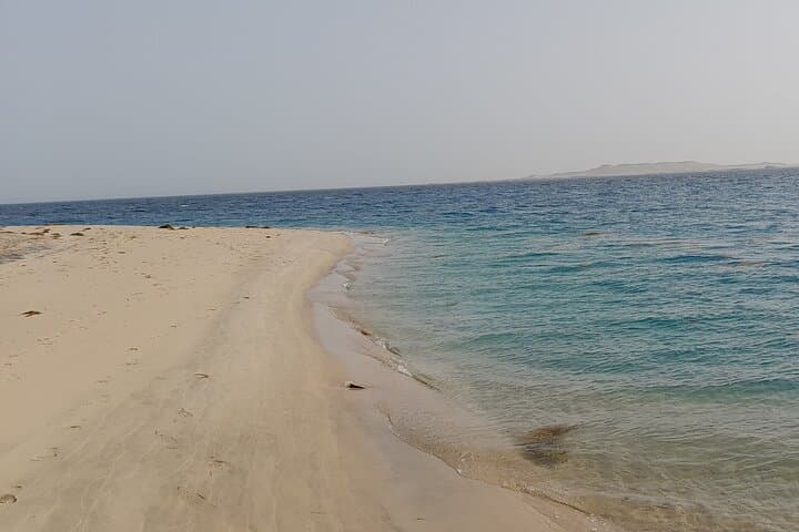 Doha Desert Safari: Private 4x4 Dune Bashing, Sunset & Traditional Camp Experience photo 2
