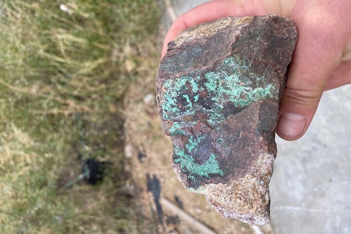 Bisbee Rockhounding: Hunt Azurite, Malachite & Turquoise in the Mule Mountains