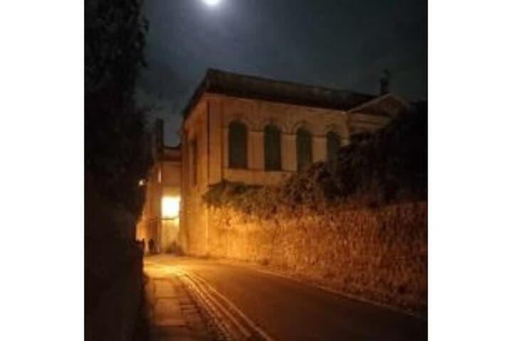 Oxford Night Ghost Walk: Haunted University Sights with a Local Guide