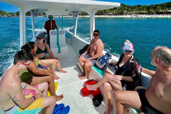 Roatán 3-Stop Snorkel: Starfish, Blue Channel & Turtle Crossing Experience photo 5