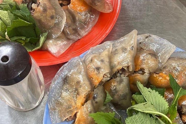 Hanoi Old Quarter Street Food & Train Street Walking Tour photo 1