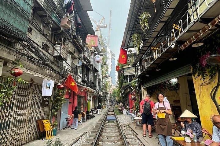 Hanoi Old Quarter Street Food & Train Street Walking Tour photo 2