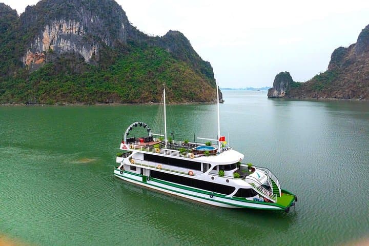 Luxury Day Cruise in Halong Bay: 5-Star Day Trip from Hanoi photo 3