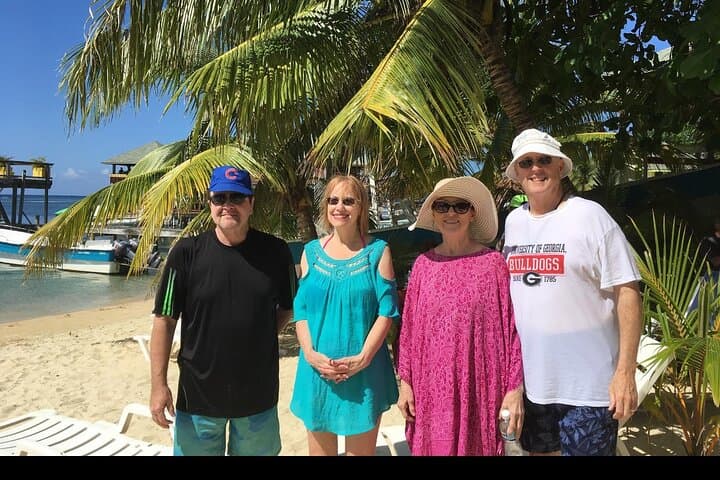 Roatán Reef Snorkeling: West Bay Beach, Chocolate Factory & Craft Markets photo 4