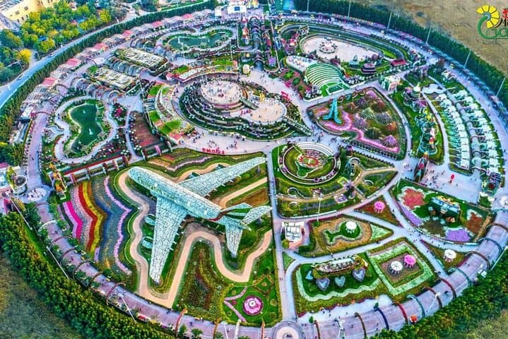 Dubai Miracle Garden with Transfer: Seasonal Flower Display & Visitor Guide photo 3