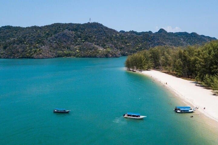 Private Half-Day Langkawi Tour — Eagle Square, Durian Perangin & Tanjung Rhu photo 2